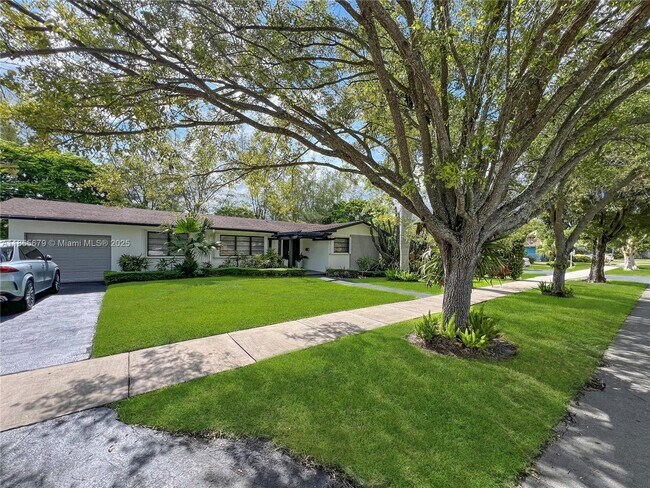 Building Photo - 4611 SW 82nd Ct