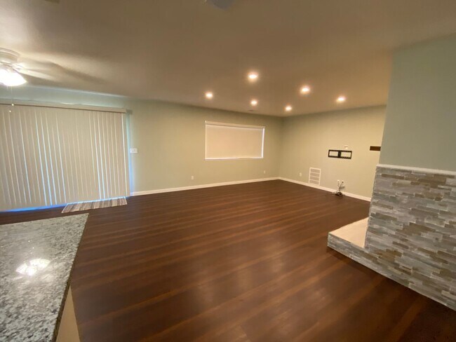 Building Photo - Beautiful Home for rent in Visalia, Ca
