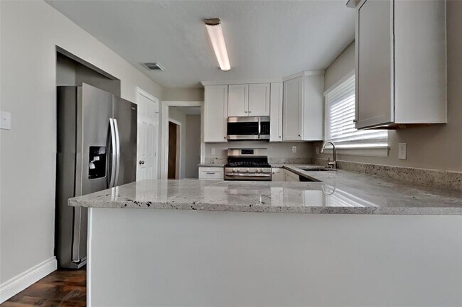 Building Photo - 2638 Brookdale Dr
