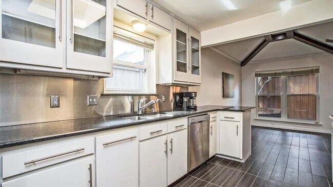 Building Photo - 9127 Valley Chapel Ln