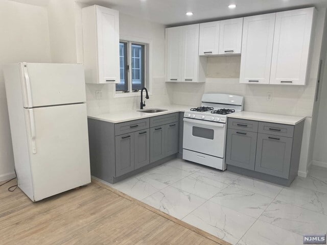 Building Photo - 19-23 W Main St