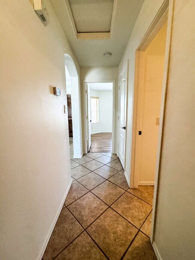 Building Photo - For Rent: 3-bedroom, 2-bathroom home in Barkley Ranch
