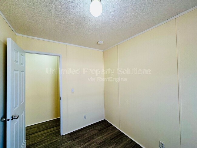 Building Photo - 9765 Old Mill Rd