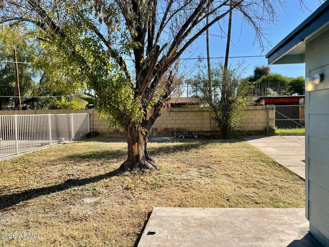 Building Photo - 7519 N 59th Ln