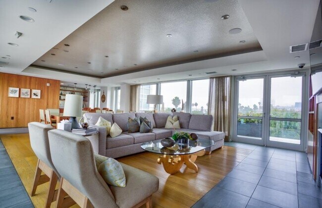 Building Photo - 1705-1725 Ocean Ave