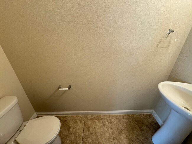 Building Photo - 8900 Viewpark Ln