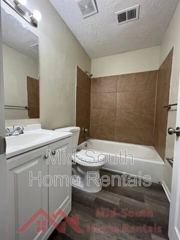 Building Photo - 3111 Harvester Ln