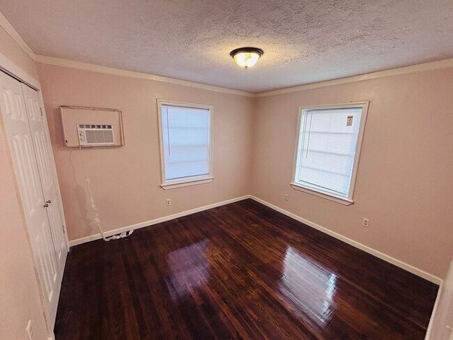 Building Photo - 5082 Lurline Dr