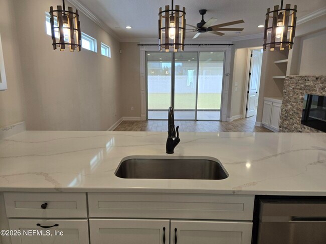 Building Photo - 835 Silver Pine Dr