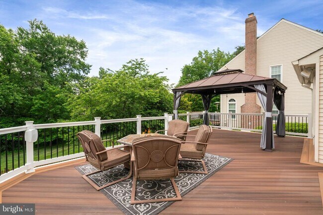 Building Photo - 8527 Silverview Dr