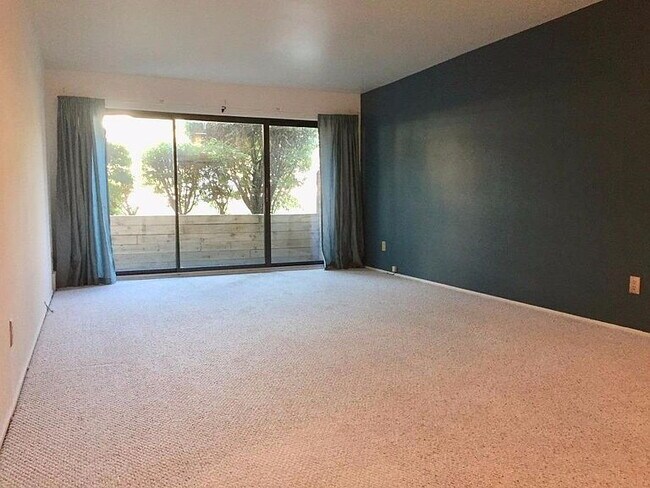 Building Photo - "Glamorous 2-Bedroom Condo with Fireplace ...