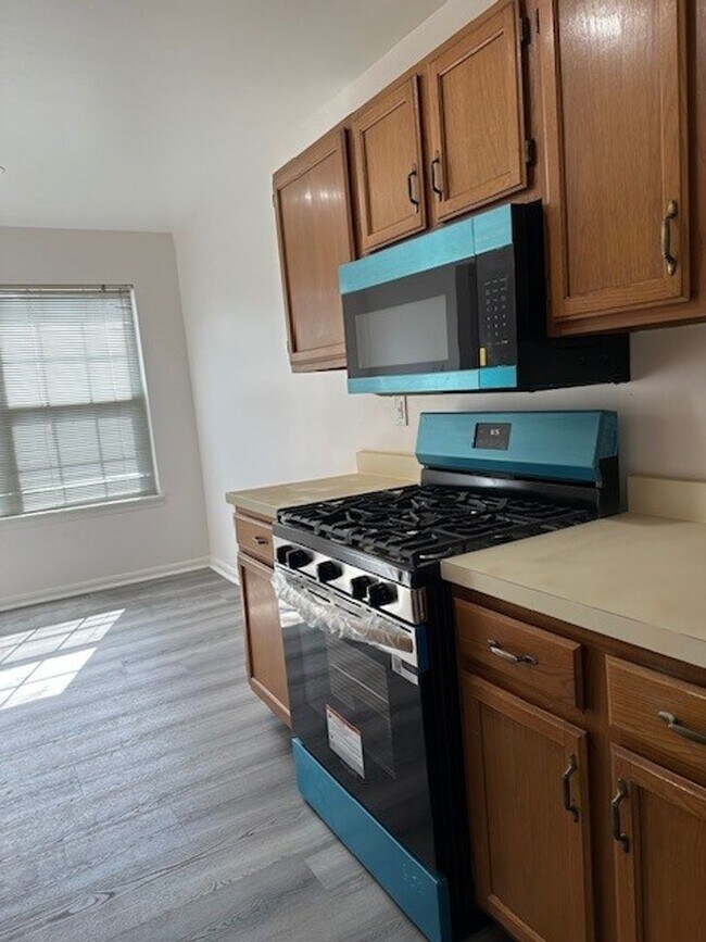 Building Photo - 6212 Spring Knoll Dr