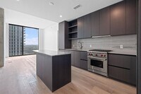 Building Photo - 610 Davis St