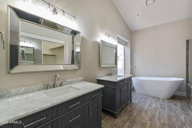 Building Photo - 9295 E Rockwood Dr