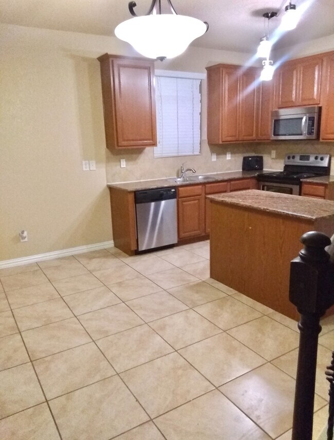 Building Photo - 1514 Chinook