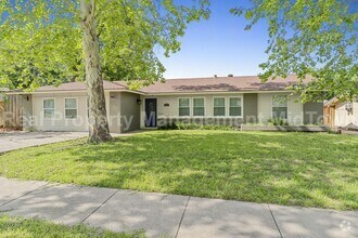 Building Photo - Charming Home in Established Community