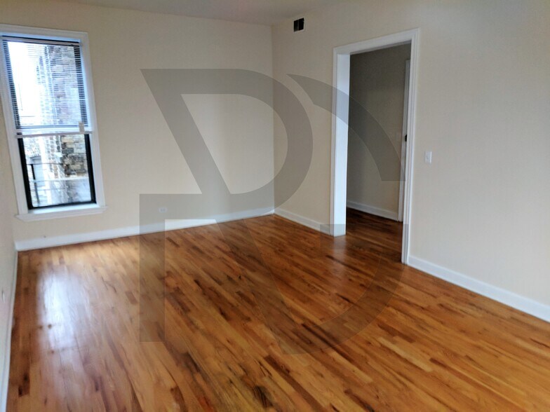 Building Photo - 627 W Oakdale Ave