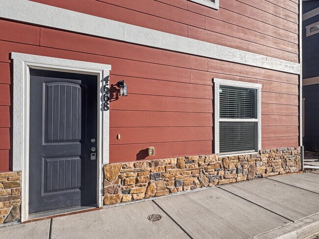 Building Photo - 4668 Ports Down Ln