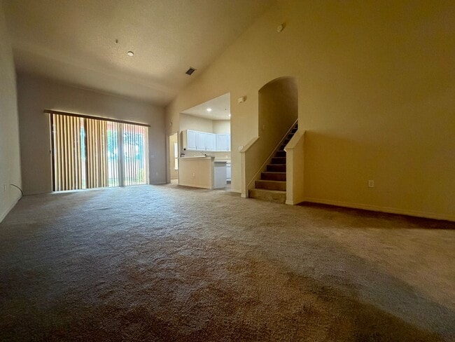 Building Photo - Beautiful 3 room /2.5 bath Gated Community W/ Pool Close to the Skyway