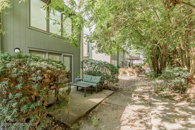 Building Photo - 3216 Oak St