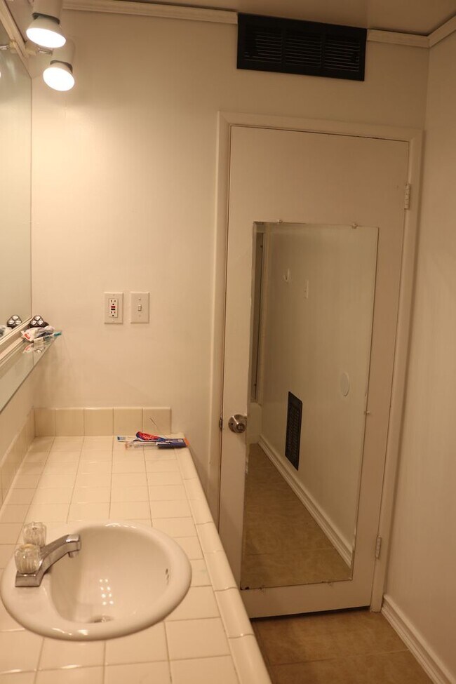 Building Photo - 19275 Symeron Rd