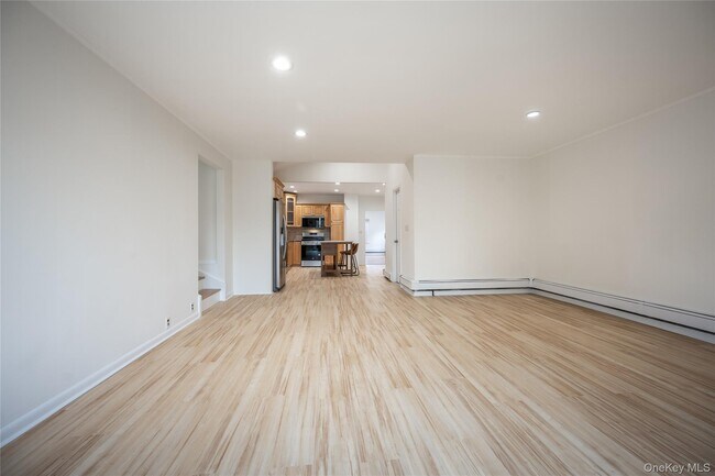 Building Photo - 14 Deane Pl