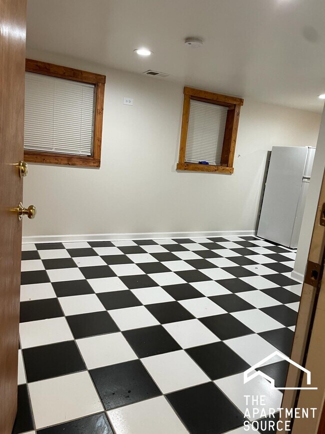 Building Photo - 2230 N Lockwood Ave