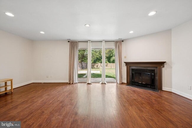 Building Photo - 5806 Red Haven Dr
