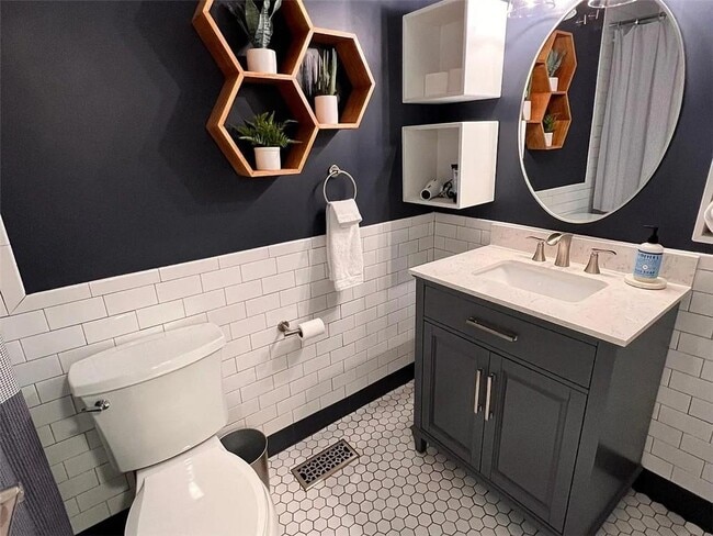 Building Photo - 4 Ulverston Dr