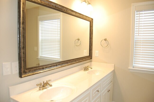 Building Photo - 625 Boone Ct
