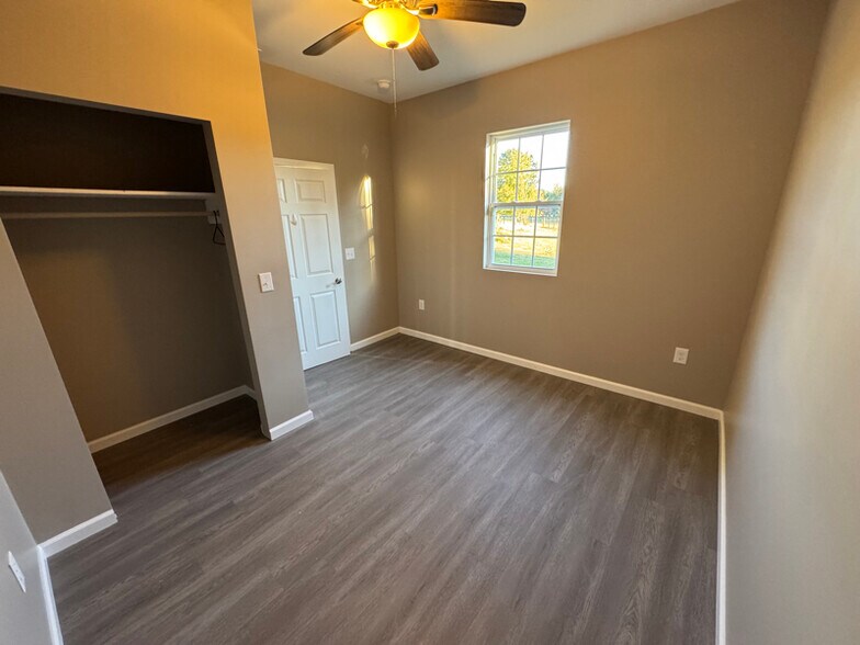 Building Photo - 1203 Bethpage Rd