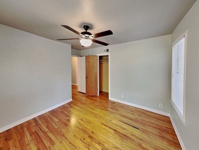 Building Photo - Quaint 3 bedroom in the Wilshire Addition in Fort Worth!