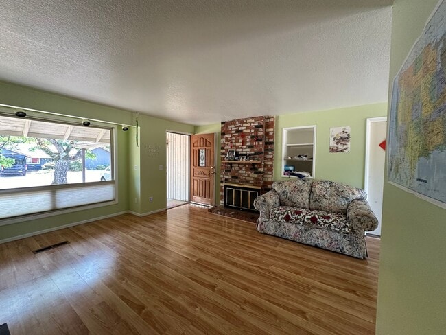 Building Photo - single level 3 bedroom house, Timberhill n...