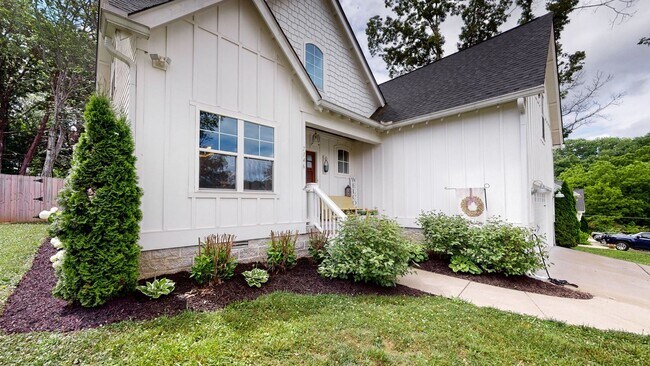 Building Photo - 7146 Pepper Tree Cir