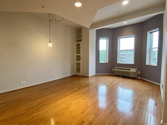 Building Photo - 1415 Chapin St NW