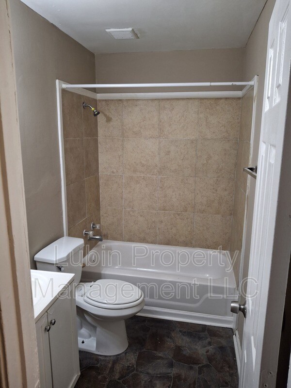 Building Photo - 1221 Tahoe Rd