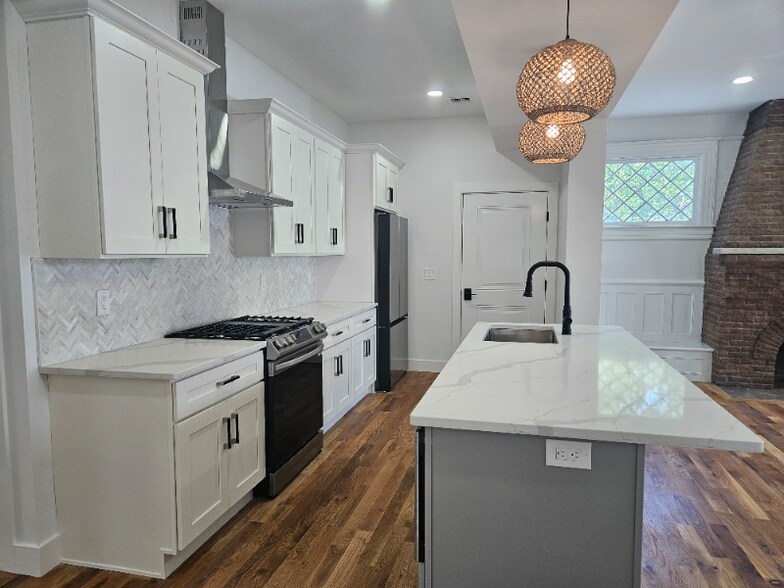 Building Photo - 90 Shrewsbury Ave