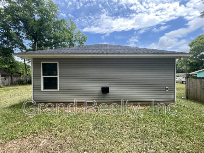 Building Photo - 4293 Castille Ave