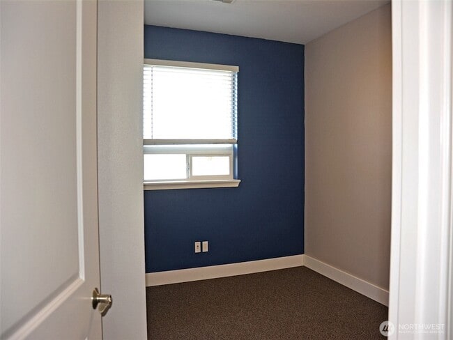 Building Photo - 576 N 5th Ave