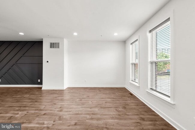 Building Photo - 921 Grundy St