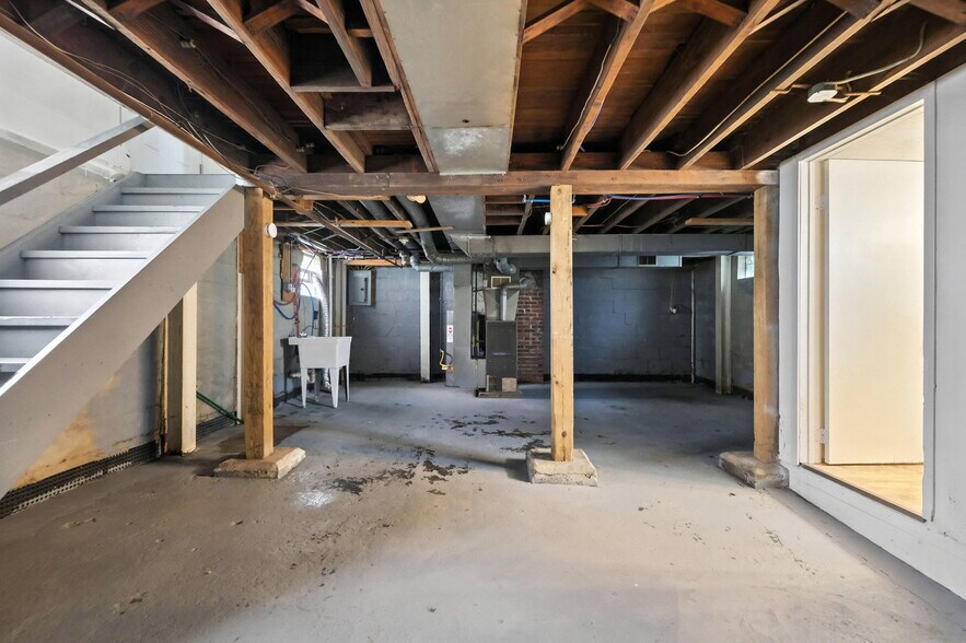 Building Photo - 1721 Boundary St