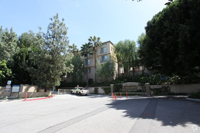 Building Photo - Bella Montagna