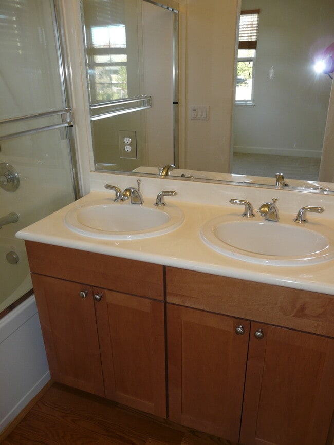 Building Photo - Beautiful 2 Bedroom 2 Bath North San Jose ...