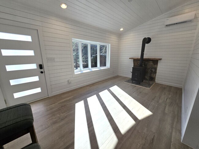 Building Photo - 124 Tilley Rd