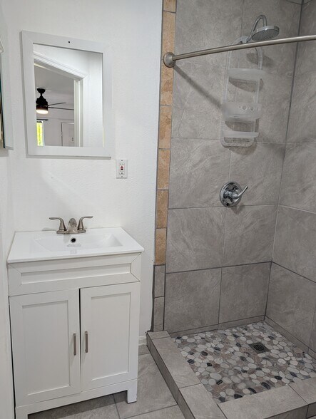 Building Photo - 1901 E Noel St