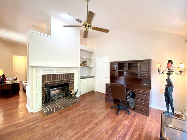 Building Photo - 13706 Morningbluff Dr