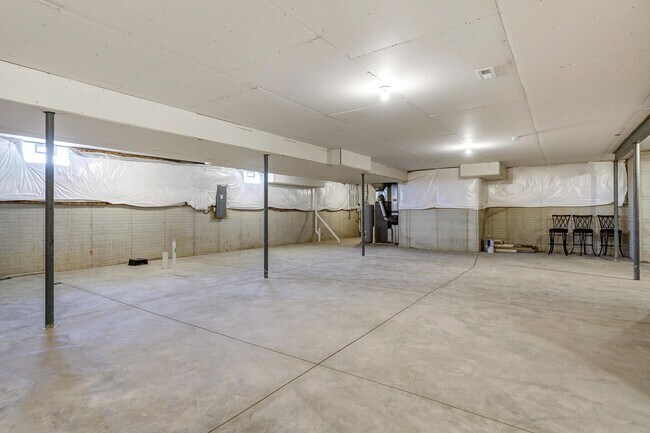 Building Photo - 8139 Wolf Path Dr