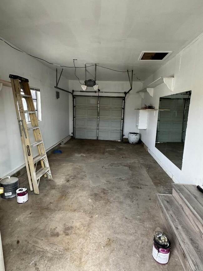 Building Photo - Cute Little Home For You