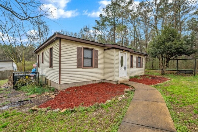 Building Photo - Love Where You Live — Updated 3BR Home in ...