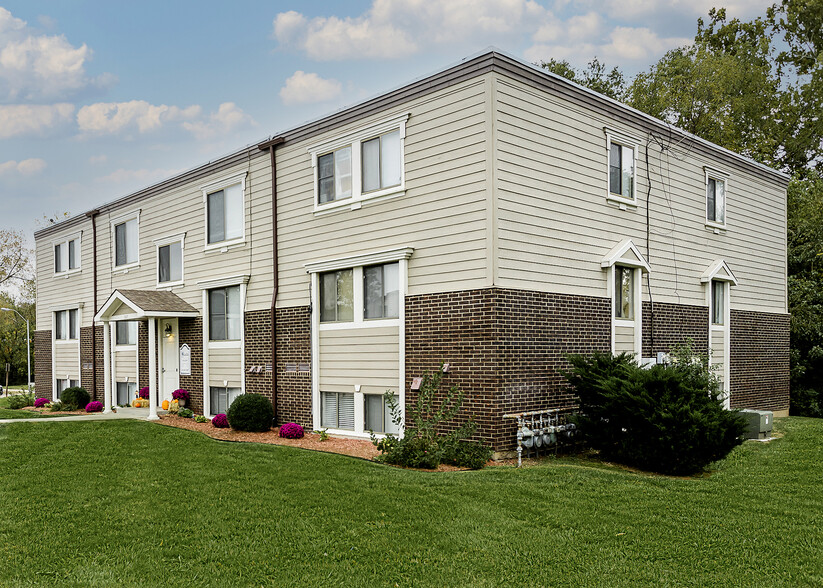 Building Photo - Crossroads Village Apartments